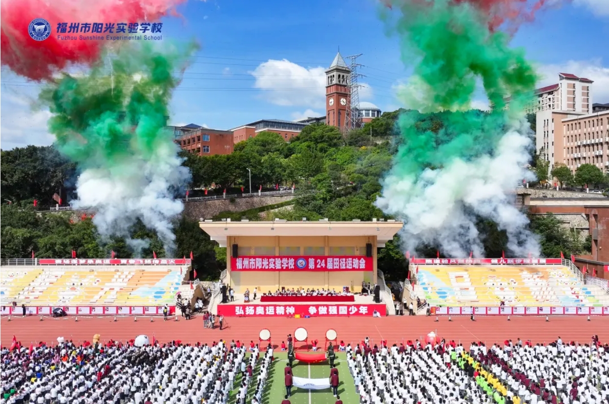當(dāng)奧運(yùn)風(fēng)吹進(jìn)校園，這所學(xué)校校運(yùn)會(huì)開(kāi)幕式很“哇塞”！