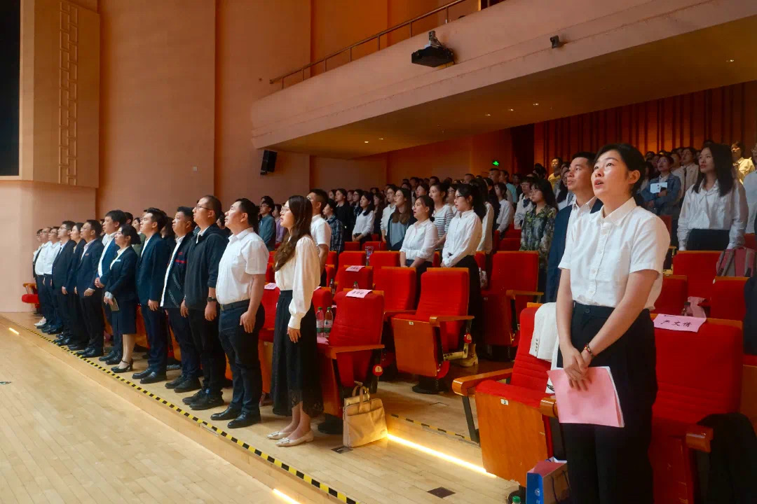 砥礪耕耘結(jié)碩果，匠心育人譜新篇 | 2024-2025學(xué)年第二學(xué)期期中教職工大會(huì)圓滿召開！